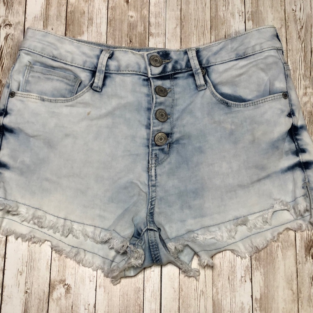 “Mudd” brand, bleach-wash, exposed button-fly, jean shorts -junior size 9
